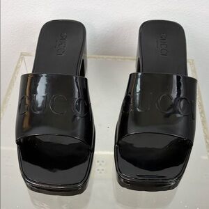 Excellent Gucci Women's Glossy Embossed Black Mules size 10 bottoms unworn